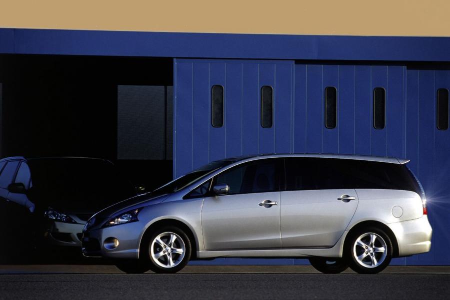  Mitsubishi Grandis 2003 года  (фото 4 из 9)